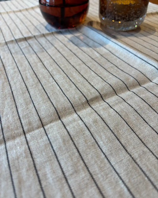 Bordslöpare med kritstrecksmönster