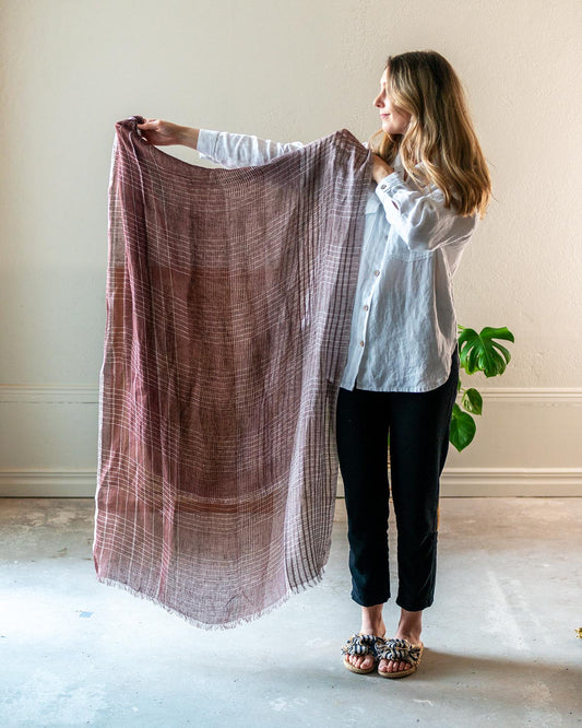 Handvävd linnesjal (Cinnabar) | Variously