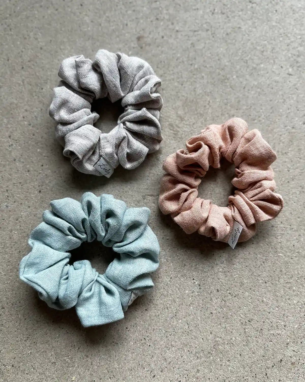 Pastellfärgade scrunchies.