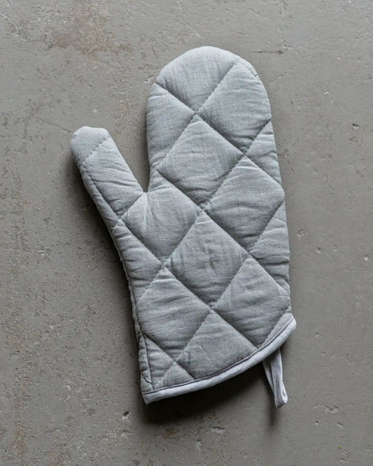 En ljusgrå grytvante