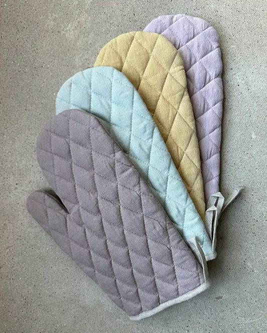 Grytvantar i olika pastellfärger.