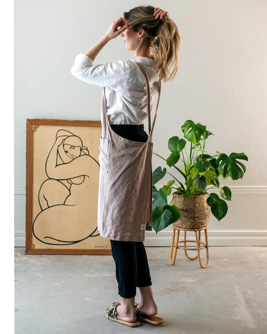 Ett trädgårdsförkläde i beigerosa