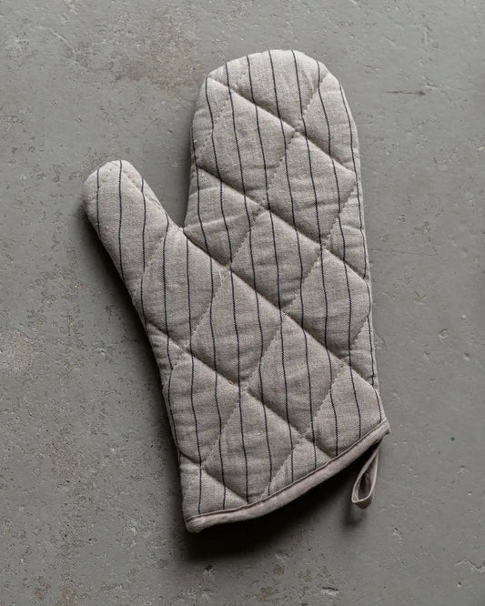 Ett randigt stort grytskydd