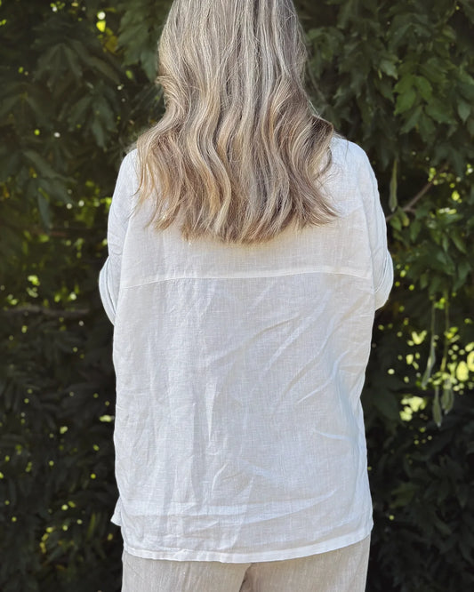 En vit linnetopp med korta armar.