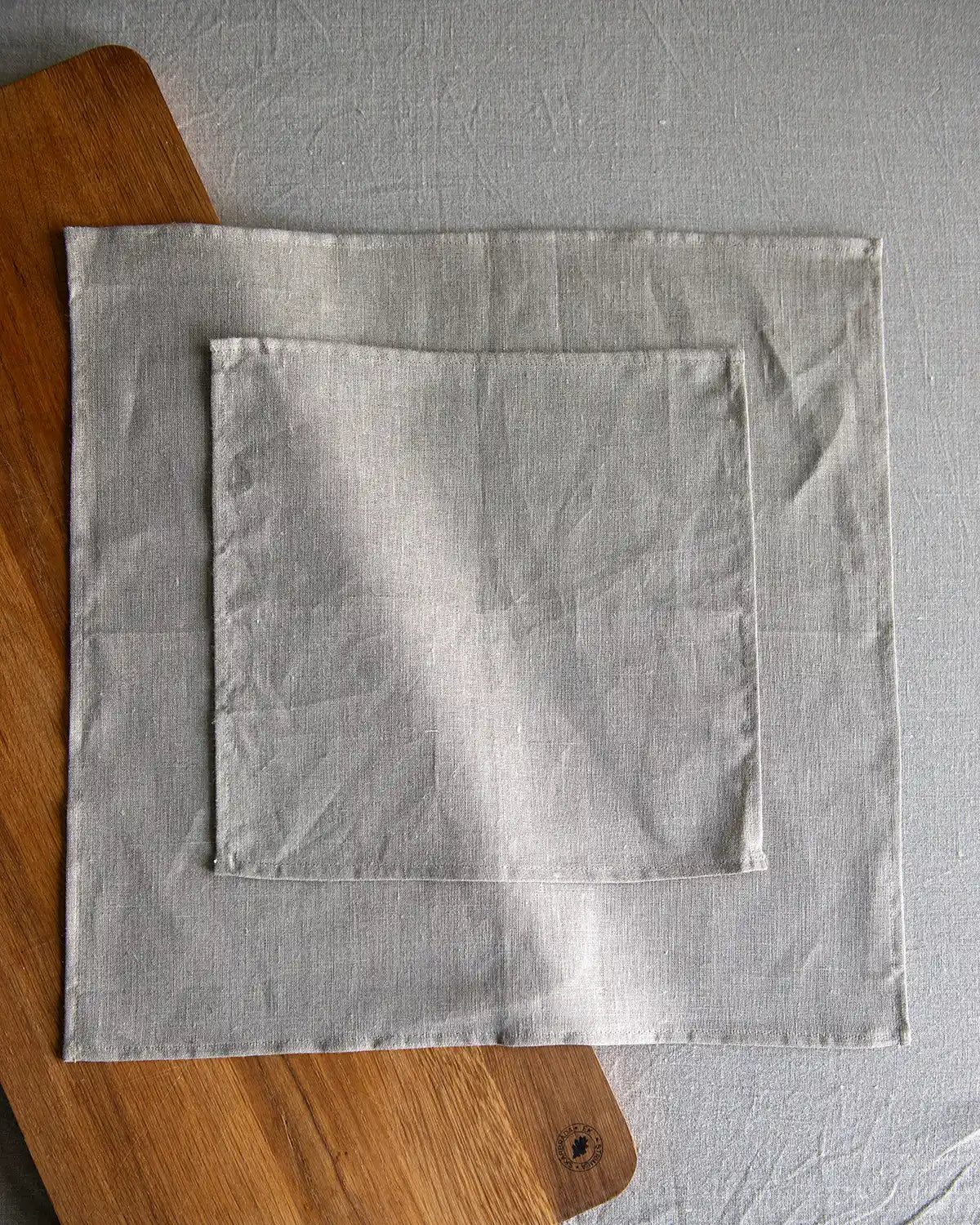 Linneservetter i beige färg.