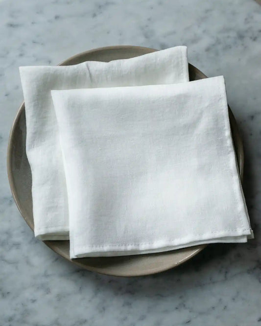 Vita tygservetter i linne.