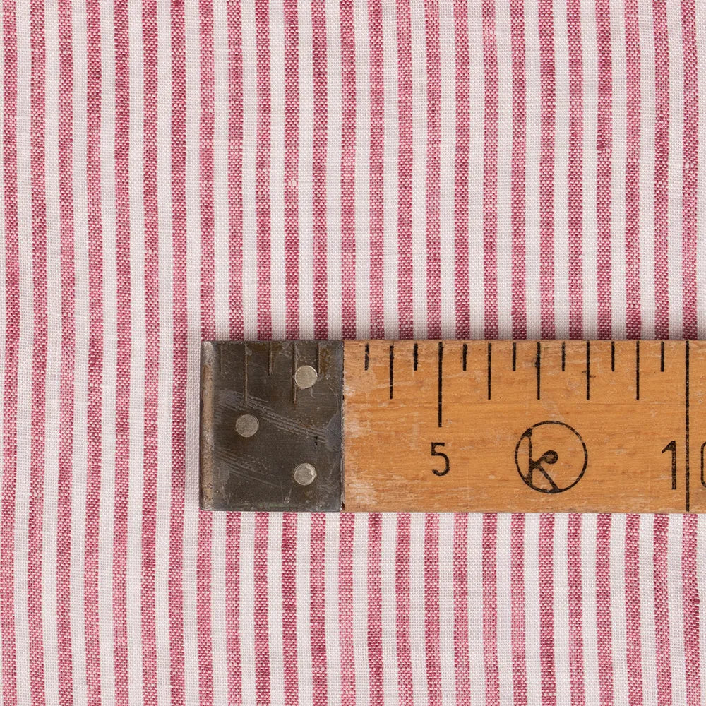 Tyg på metervara | 100% linne | Randigt (röd)