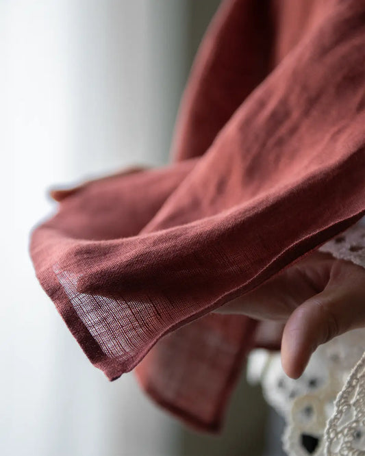 Linnescarfs i rödbrun färg