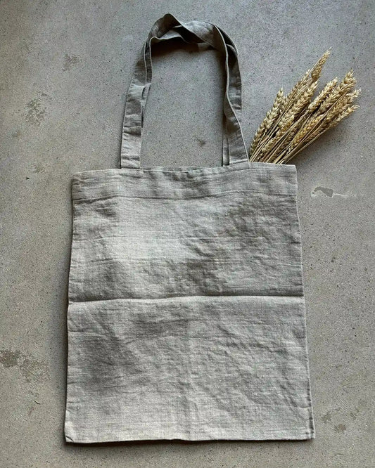 En väska i naturell linne.