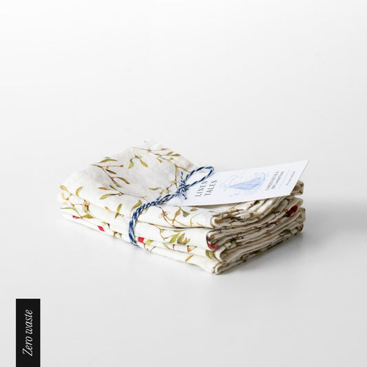 Servetter i linne med mistel mönster.