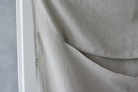 En tvättpåse i miljövänligt linne som har en ficka. 