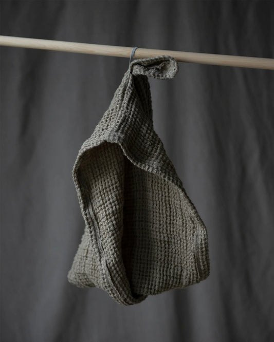 Handsydd hårturban i våfflat linne.