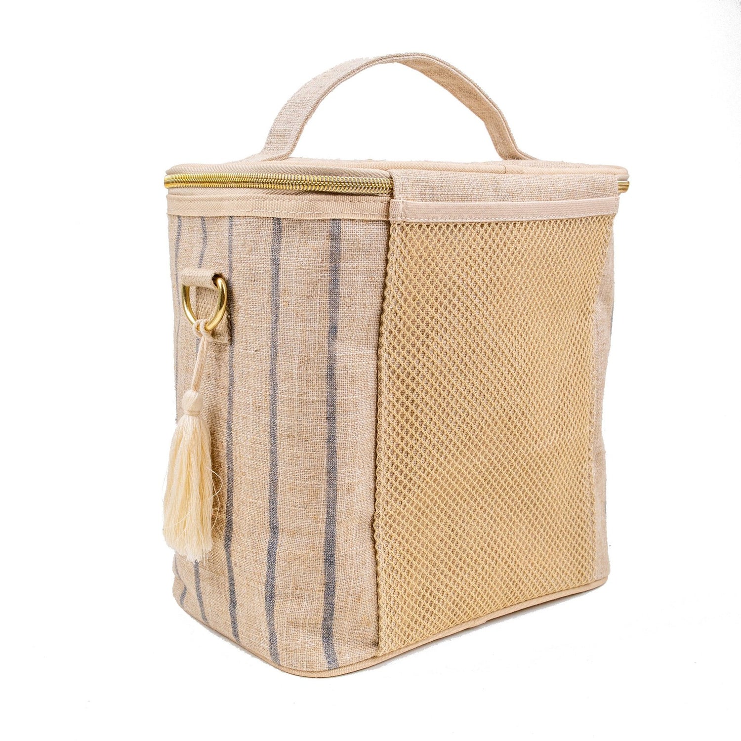 En handsydd lunchväska i beige och randigt linne med axelrem och förvaringsficka baktill.