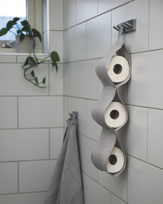 Pappeshållare i 100% linne med tre fack.