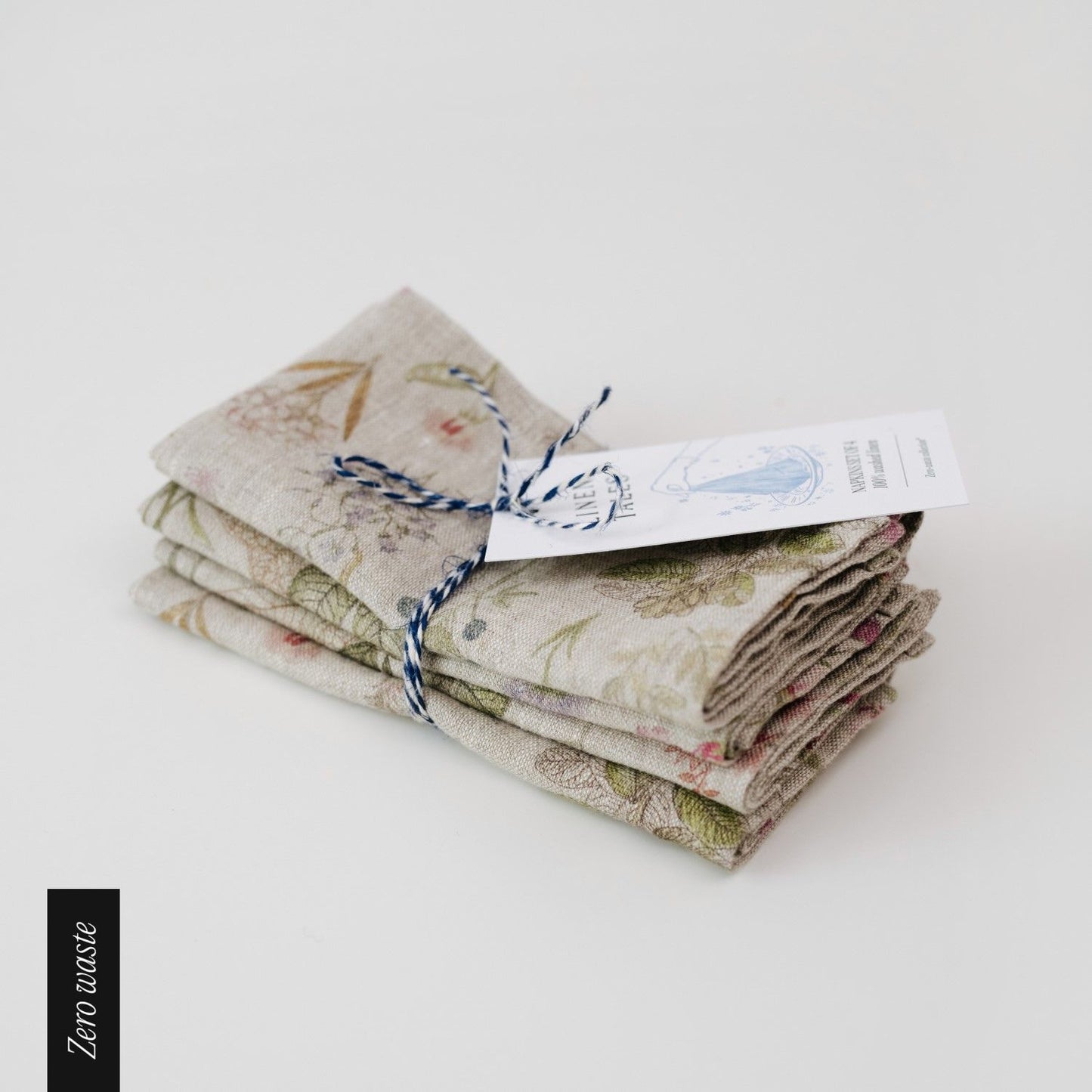 Servetter i linne med botaniskt mönster