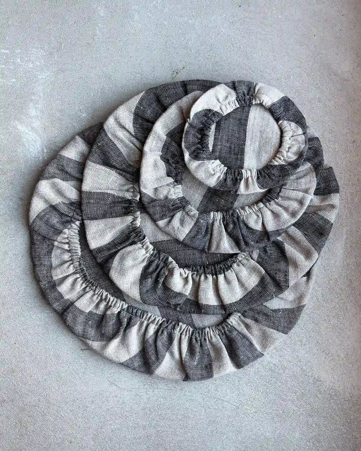 Skålöverdrag i olika storlekar med ränder 