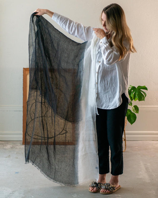 Handvävd linnesjal (Granite Black) | Variously