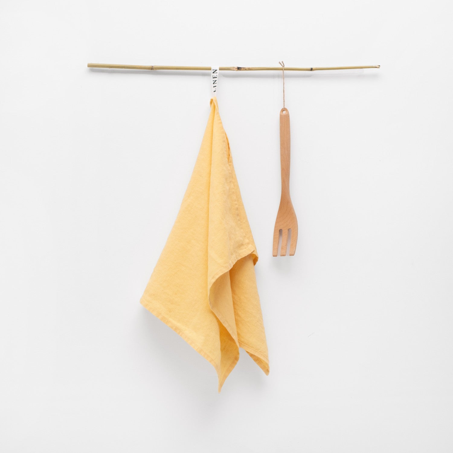 En smörgul linnehandduk