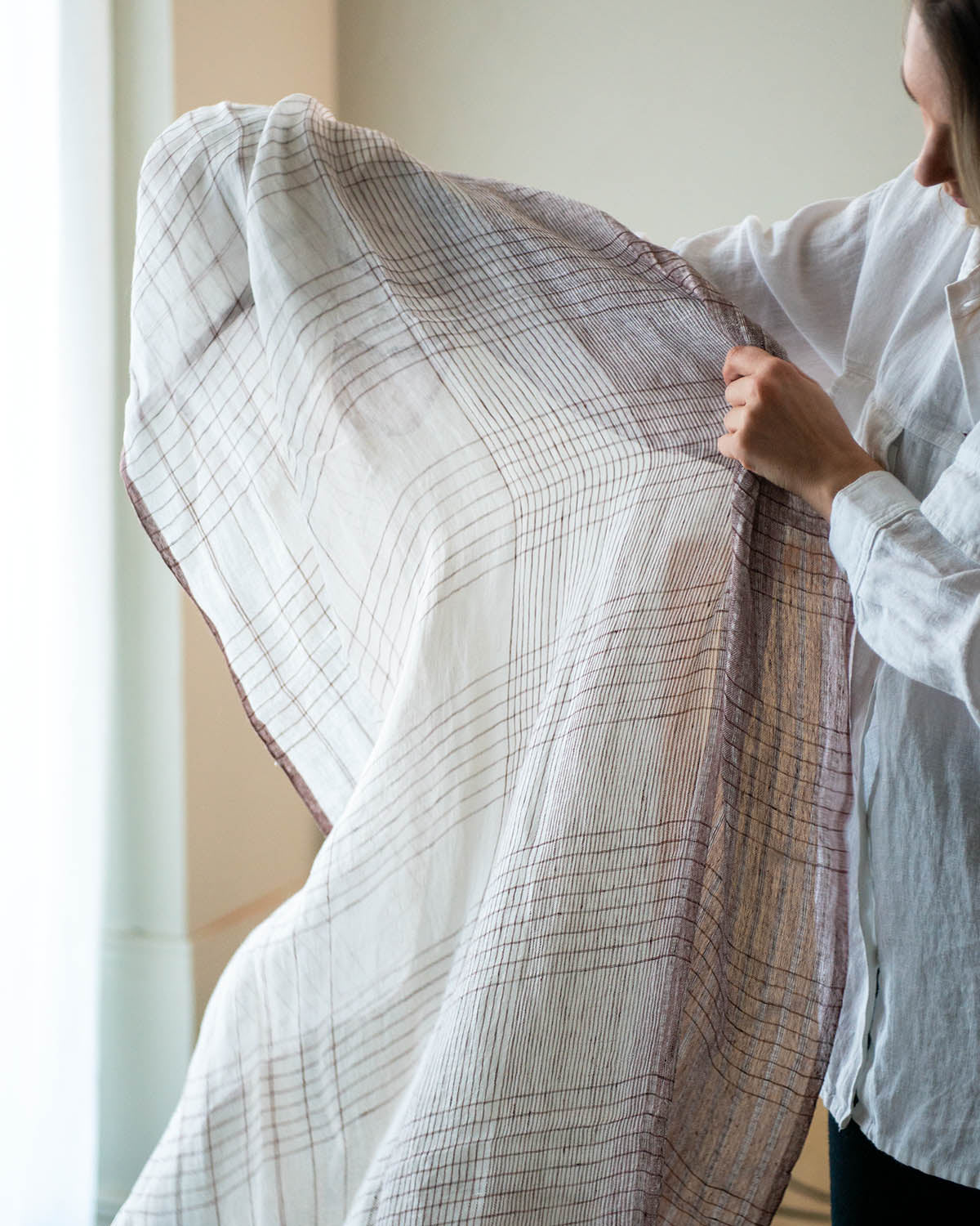 Handvävd linnesjal (Auro White) | Variously