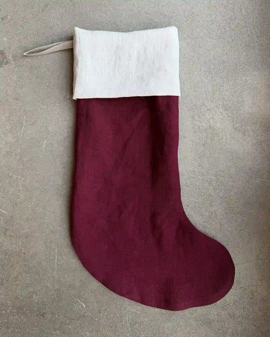 Julstrumpa i linne | Vinröd med vit kant