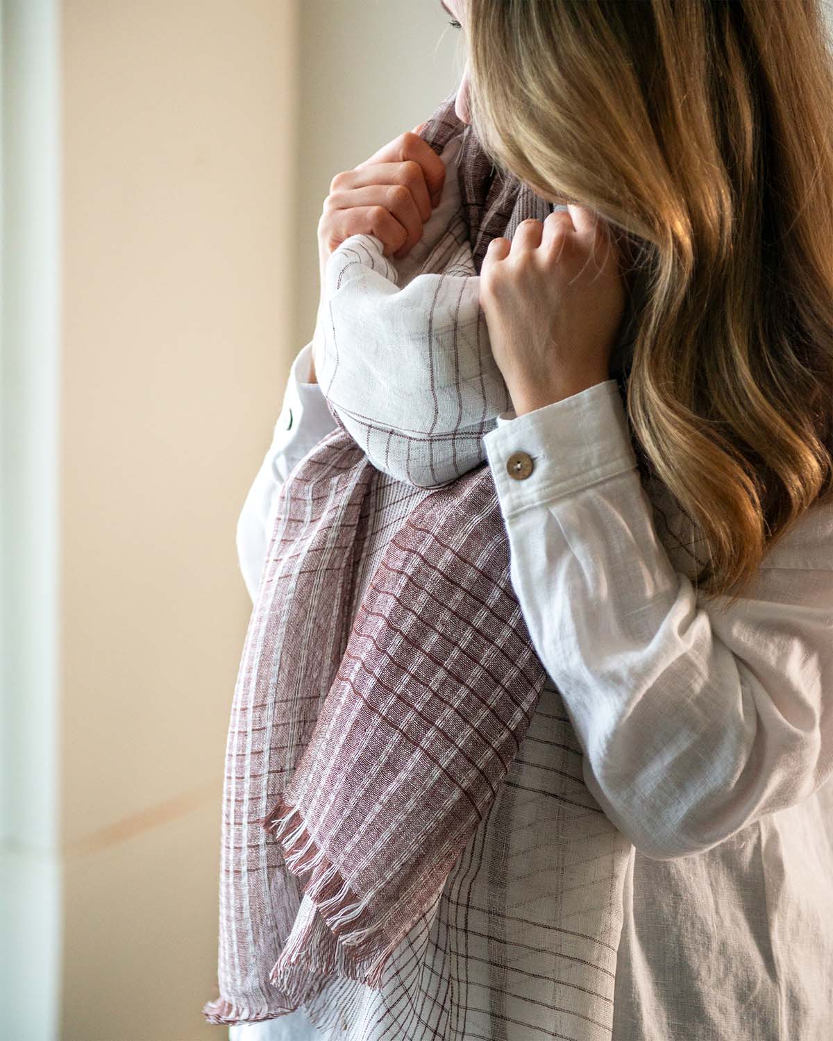 Handvävd linnesjal (Auro White) | Variously