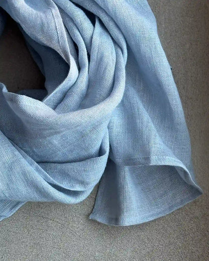 En isblå linnesjal 