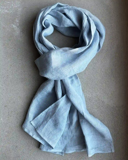 En babyblå linnesjal