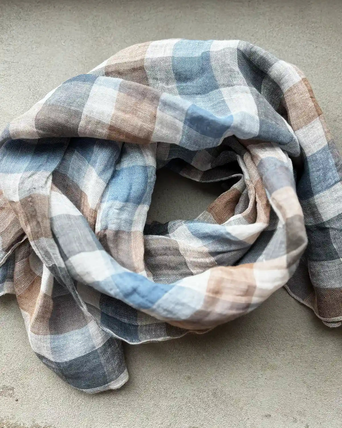 Sjal i linne (Blårutig)