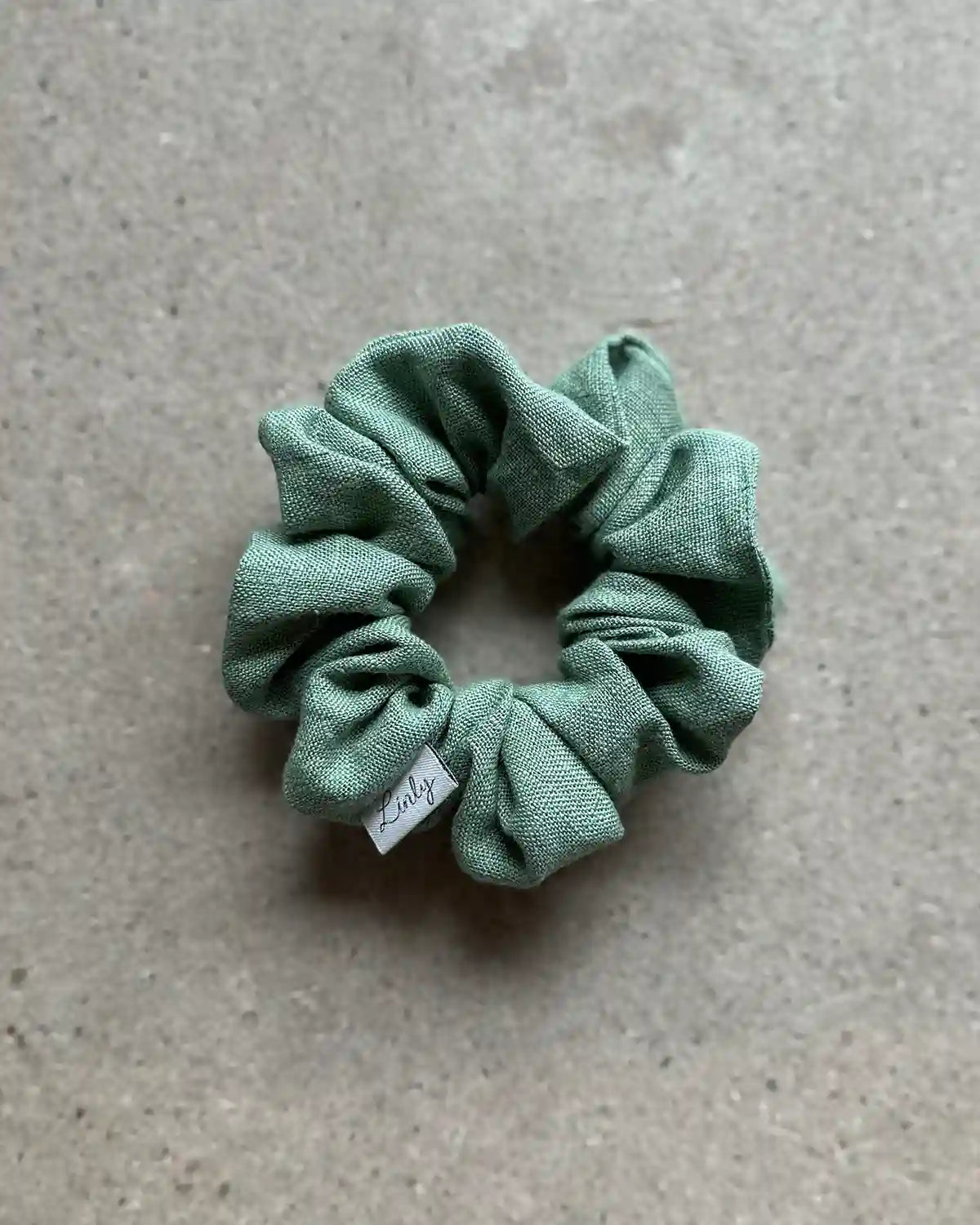 En mintgrön scrunchie i linne