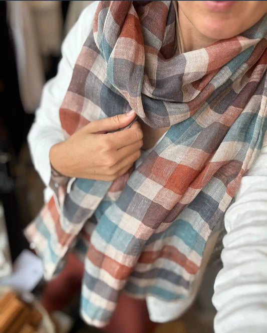 Sjal i linne (Rostrutig)