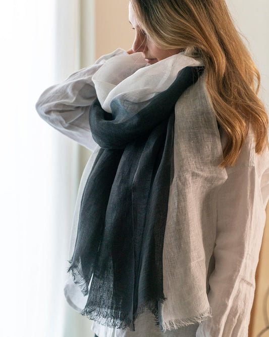 Handvävd linnesjal (Granite Black) | Variously