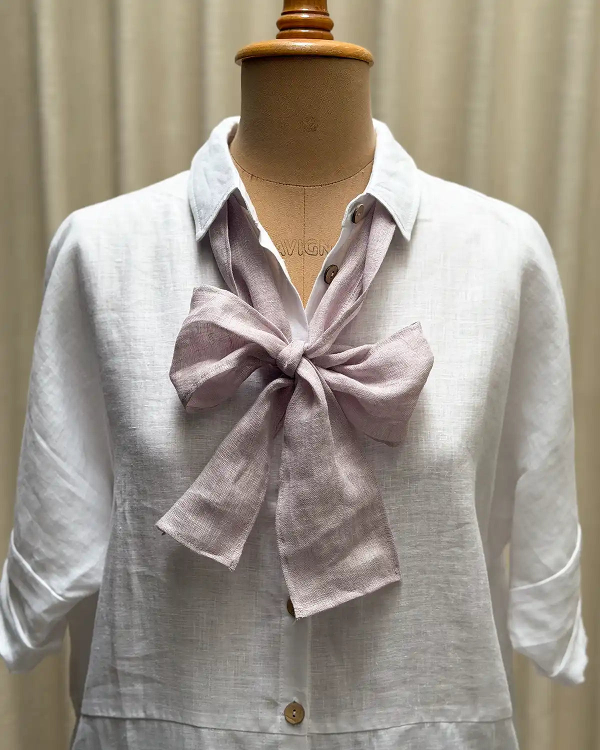 En ljungfärgad smal linnesjal