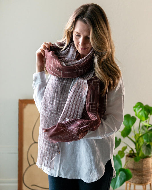 Handvävd linnesjal (Cinnabar) | Variously