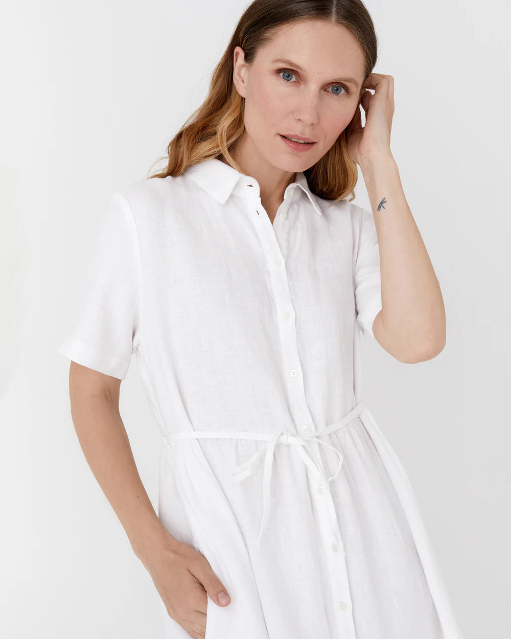 Klänning med volanger (Vit) | Magic Linen